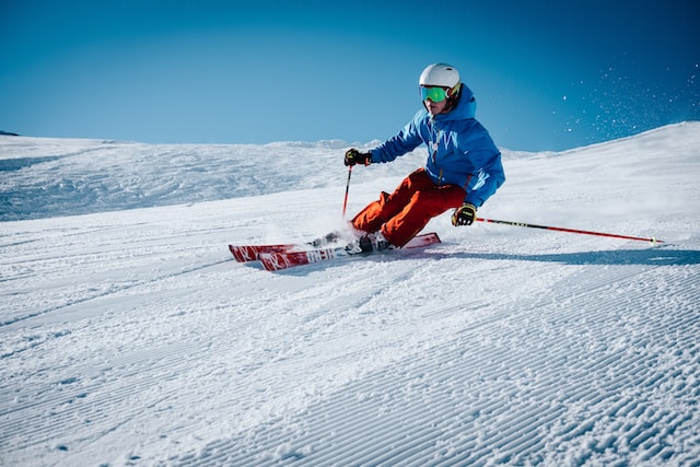 En ski alpin, Shiffrin domine également le deuxième slalom géant à Kronplatz. Huitième place pour Brignone