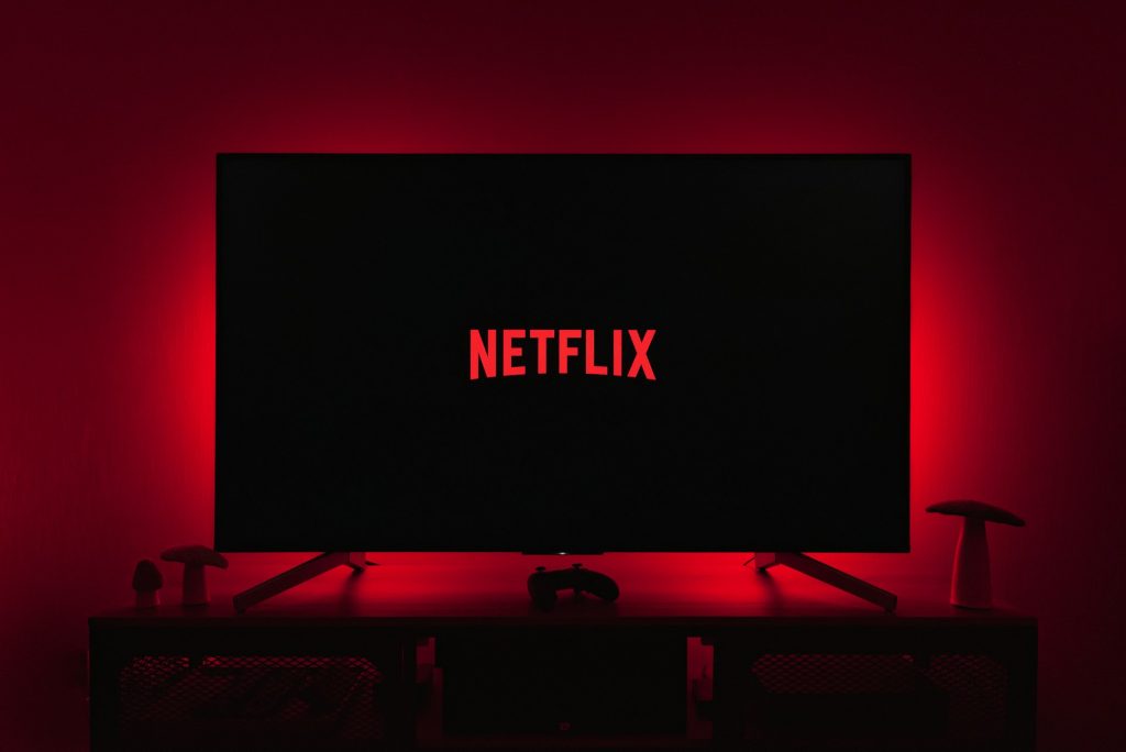 Omar Sy à l’affiche de la comédie romantique de Netflix, “French Lover”
