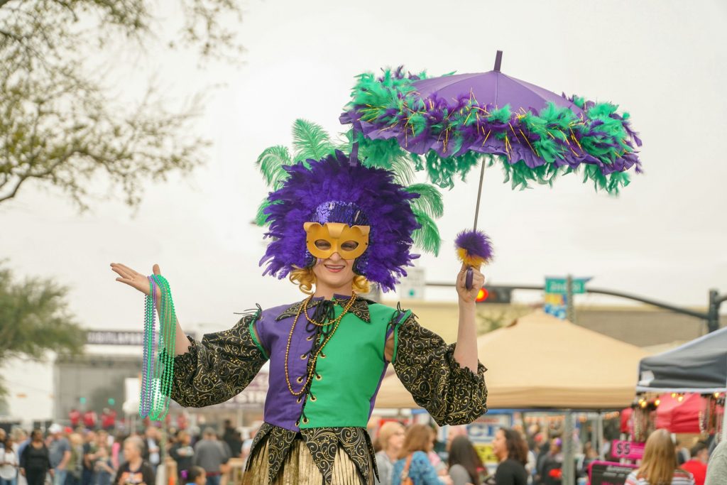 Mardi Gras 2025 : Origines et traditions d’une fête haute en couleurs